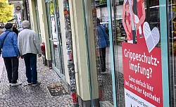 Mit der Grippe- kann man sich auch gleichzeitig die Corona-Impfung verabreichen lassen. (Archivbild) - &copy; Jens Kalaene/dpa