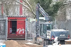 Fieberhaft arbeiten Fachleute daran, die Stromversorgung wieder herzustellen. - &copy; Sebastian Christoph Gollnow/dpa