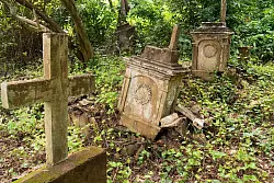 Auch der Friedhof bezeugt die Geschichte der einstigen Leprakolonie auf Culion. - © Andreas Drouve/dpa-tmn