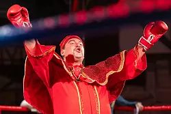 Viel Show beim Kampf um die Wurst: Im Bratwurstmuseum M&uuml;hlhausen ging es um die Frage, wo die erste Bratwurstk&uuml;che stand. - &copy; Michael Reichel/dpa