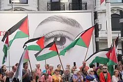 Das 73. Filmfestival von San Sebasti&aacute;n wurde angesichts des Leidens der Zivilisten im Gazastreifen von Protesten gegen Israel und propal&auml;stinensischen Kundgebungen begleitet. - &copy; Unanue/EUROPA PRESS/dpa