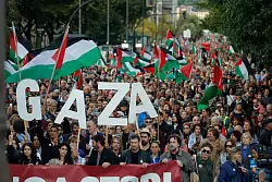 An einer propal&auml;stinensischen Demonstration am Rande des Internationalen Filmfestivals von San Sebasti&aacute;n beteiligten sich am Donnerstag mehrere Tausend Menschen. - &copy; Arnaitz Rubio/EUROPA PRESS/dpa