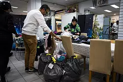 Nach der Explosion eines Mehrfamilienhauses in Den Haag gab es eine Welle der Hilfsbereitschaft für die Betroffenen. - © Jeroen Jumelet/ANP/dpa