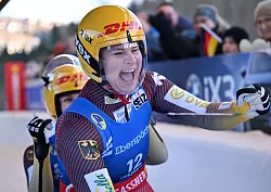 Gelungenen Generalprobe: Dajana Eitberger (vorn) und Magdalena Matschina. - &copy; Martin Schutt/dpa