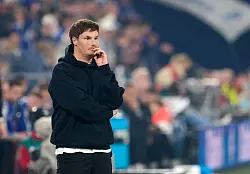 HSV-Trainer Polzin wirkte nicht allzu lange nachdenklich. «Wir stehen als Mannschaft weiter zusammen», sagt er nach dem Spiel. - © Bernd Thissen/dpa