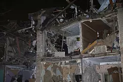 Bei einem russischen Raketenangriff gab es erneut Dutzende Verletzte in der südukrainischen Stadt Saporischschja. - © Kateryna Klochko/AP/dpa