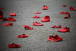 Laut Sch&auml;tzungen der Vereinten Nationen wurden im vorigen Jahr weltweit 51.100 M&auml;dchen und Frauen von Verwandten oder m&auml;nnlichen Partnern get&ouml;tet. - &copy; Sebastian Christoph Gollnow/dpa