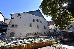 Laut Unesco älteste erhaltene Synagoge Europas: die Alte Synagoge in Erfurt, heute ein Museum. - © Martin Schutt/dpa/dpa-tmn