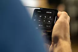 Schnelle Auswahl von Einstellungen: Mit den vier Schaltern des Griffs ist langes Suchen im Menü oft unnötig. - © Franziska Gabbert/dpa-tmn