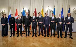 Die Ostsee-Anrainer unter den Nato-Staaten wollen die kritische Infrastruktur in dem Meer besser schützen. - © Kay Nietfeld/dpa