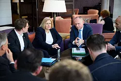 Ende März endete die geplante Reise nach Damaskus für Bundesinnenministerin Nancy Faeser (SPD) und Österreichs Innenminister Gerhard Karner in Jordanien. (Archivfoto) - © Bernd von Jutrczenka/dpa