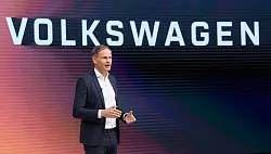 Wegen des stockenden Hochlaufs der Elektromobilit&auml;t will Konzernchef Oliver Blume konzernweit die Elektro-Strategie &uuml;berpr&uuml;fen. - &copy; Julian Stratenschulte/dpa