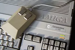1985 startete Commodore mit dem teuren Amiga 1000. 1987 wurden dann auch der günstigere Amiga 500 (Bild) vorgestellt. - © Andrea Warnecke/dpa-tmn