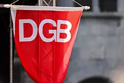 Der DGB hat eine eigene Reformagenda - und sie h&ouml;rt sich deutlich anders an als die von Bundeskanzler Friedrich Merz (CDU). (Symbolbild) - &copy; Christoph Reichwein/dpa