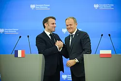 Tusk will keine polnischen Soldaten für eine Friedensmission in die Ukraine schicken. - © Marcin Obara/PAP/dpa