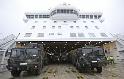 Zu Lande, zu Wasser und in der Luft: Hindernisse f&uuml;r grenz&uuml;berschreitende Milit&auml;rtransporte sollen m&ouml;glichst schnell abgebaut werden. (Archivbild) - &copy; picture alliance / dpa