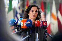 Die zuständige EU-Kommissarin hält es für gut, Israel Reaktionsmöglichkeiten der EU aufzuzeigen. (Archivbild) - © Virginia Mayo/AP/dpa