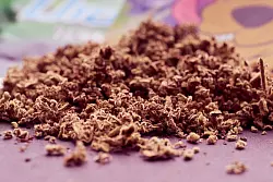 In sogenannte Kräutermischungen sind oft synthetische Cannabinoide enthalten, die auch tödlich wirken können. - © -/Bundeskriminalamt /dpa