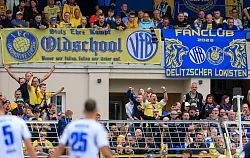 Nach beleidigenden &Auml;u&szlig;erungen von der Trib&uuml;ne wurde die Partie kurzzeitig unterbrochen. - &copy; Jan Woitas/dpa