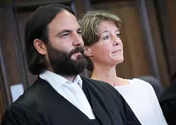 Christina Block musste sich heftige Vorw&uuml;rfe ihres Ex-Mannes anh&ouml;ren, die sie bestreitet. Ihr Verteidiger Ingo Bott befragte den Vater, der Nebenkl&auml;ger ist. - &copy; Christian Charisius/dpa-Pool/dpa