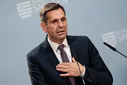 Olaf Lies fordert eine sozial gerechte Förderung für den Wechsel zur Wärmepumpe. (Archivbild) - © Carsten Koall/dpa