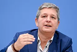 Vereine, Stiftungen oder kleinere Betriebe glaubten oft, sie seien zu unbedeutend, um Opfer von Cyberkriminellen zu werden, sagt BSI-Chefin Claudia Plattner. Das sei aber falsch. - &copy; Britta Pedersen/dpa