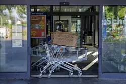 Der Stromausfall f&uuml;hrte auch zu geschlossenen Gesch&auml;ften. - &copy; Julius-Christian Schreiner/dpa