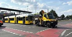 Durch den Stromausfall blieben auch Stra&szlig;enbahnen liegen. - &copy; Patrick Neumann/dpa