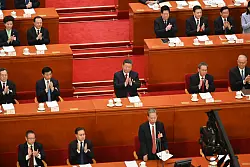 Chinas Regierung unter Präsident Xi Jinping will mehr Geld in die Hand nehmen, um die Wirtschaft des Landes zu stützen. - © Johannes Neudecker/dpa