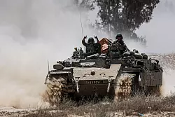 Das Ausmaß des Rückzugs israelischer Truppen während der angestrebten Feuerpause in Gaza ist ein zentraler Streitpunkt bei den indirekten Gesprächen in Doha. (Archivbild) - © Saeed Qaq/ZUMA Press Wire/dpa