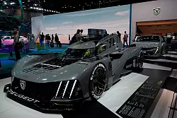 Europa ist f&uuml;hrend bei der Einf&uuml;hrung von Elektrofahrzeugen, da batteriebetriebene Autos aus der Nische der Erstanwender ausbrechen und in den Mainstream eindringen. - &copy; Michel Euler/AP/dpa