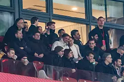 J&uuml;rgen Klopp, Global Sports Director Red Bull, und Oliver Mintzlaff, Gesch&auml;ftsf&uuml;hrer Red Bull, sitzen gemeinsam auf der Trib&uuml;ne. - &copy; Jan Woitas/dpa