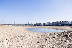 Die Wasserstände in Flüssen fallen immer weiter. (Foto Archiv) - © Rolf Vennenbernd/dpa