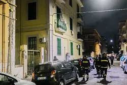 Aus Sicherheitsgründen müssen die Schulen in dem Gebiet geschlossen bleiben. - © Antonio Balasco/LPS via ZUMA Press Wire/dpa