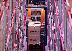 Würth ist heute ein Milliardenkonzern mit Zehntausenden Beschäftigten. (Archivbild) - © Marijan Murat/dpa