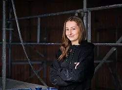 Wer wie Celine Köster ein Freiwilliges Handwerksjahr absolviert, lernt innerhalb von zwölf Monaten den Alltag in vier Handwerksberufen kennen. - © Zacharie Scheurer/dpa-tmn