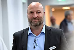 Spricht bei seiner offiziellen Vorstellung unter anderem über seine Ziele mit Bochum: Dirk Dufner. - © Federico Gambarini/dpa