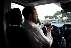 Rabbiner Moshe Tauber ist der Hausmeister des Eruvs. - &copy; Christina Horsten/dpa