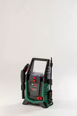 Einer der Preis-Leistungs-Sieger: Der Bosch (Universal Aquatac 36V-100) für 440 Euro erhielt die Note 2,4. - © Michael Müller-Münker/Selbst ist der Mann/dpa-tmn