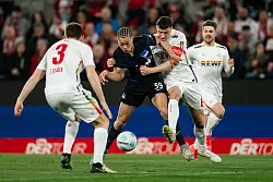 K&ouml;lner Abwehr in h&ouml;chster Not. - &copy; Marius Becker/dpa