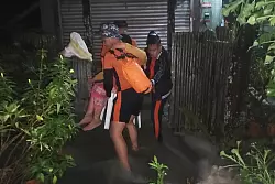 Hunderttausende Menschen mussten aus ihren H&auml;usern evakuiert werden. - &copy; Uncredited/Philippine Coast Guard/AP/dpa