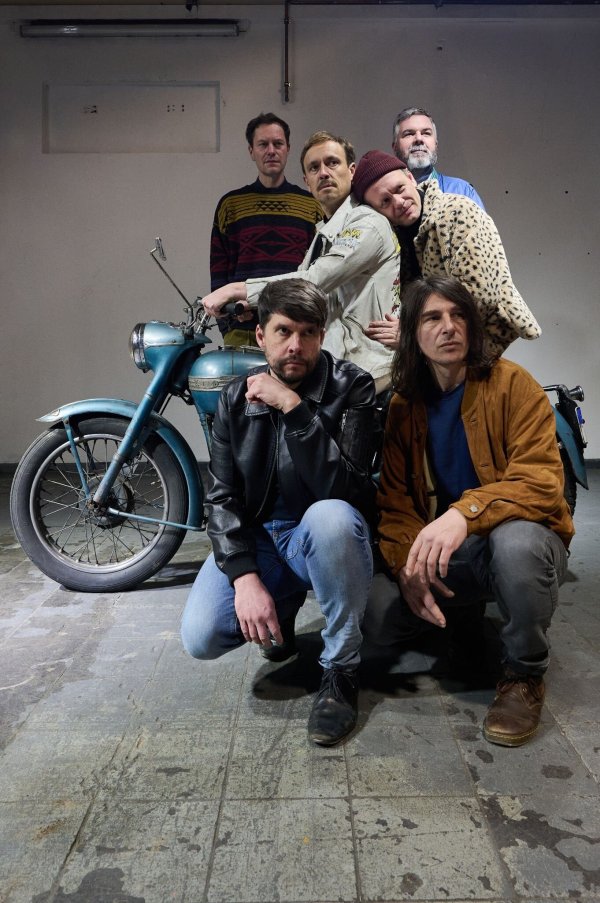 Die Post-Punk-Band Robocop Kraus meldet sich mit dem Album «Smile» zurück. - © David Ha?user/Tapete Records/dpa