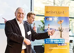 Gut 400 Zuschauer kürten Oskar Wnendt auf der Messe "Reiselust" zum besten Luftgitarristen. - © Foto: privat