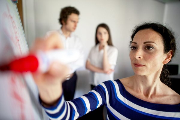 Haben Sie jüngst mit einer starken Idee Ihrem Unternehmen weitergeholfen? Solche Erfolge sollten Sie in einer Gehaltsverhandlung vorbringen. - © Klaus-Dietmar Gabbert/dpa-tmn
