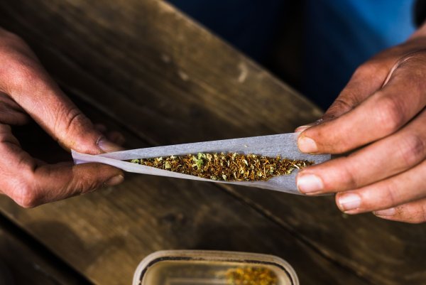 Cannabis ist in Deutschland seit 1. April 2024 für Erwachsene freigegeben (Symbolbild). - © Philipp von Ditfurth/dpa