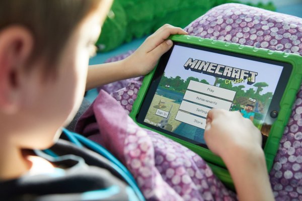 Minecraft ist vor allem bei jungen Menschen sehr beliebt. (Archivbild) - © Georg Wendt/dpa