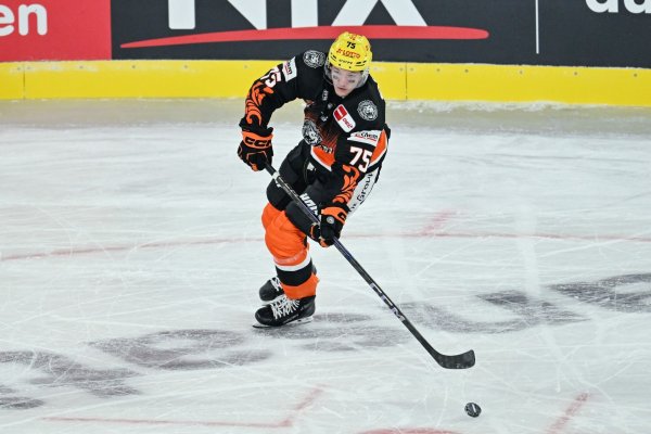 Wechselt nach Iserlohn: Julian Napravnik. - © Uwe Anspach/dpa
