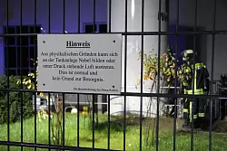 Dieses Schild weist auf den möglichen Austritt hin. - © Daniel Hobein