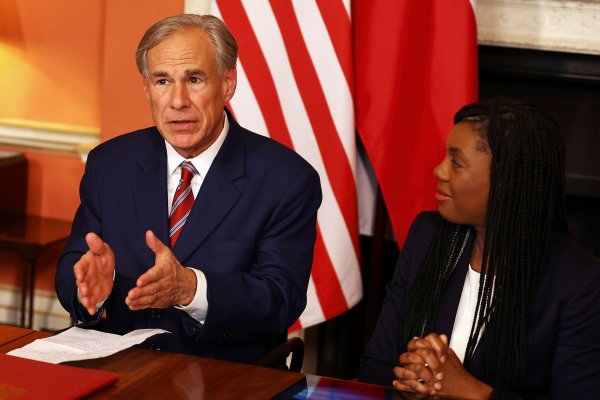 In Texas entschied sich Gouverneur Greg Abbott selbst, die Nationalgarde einzusetzen. (Archivbild) - © Peter Nicholls/Pool Getty Images Europe/AP/dpa