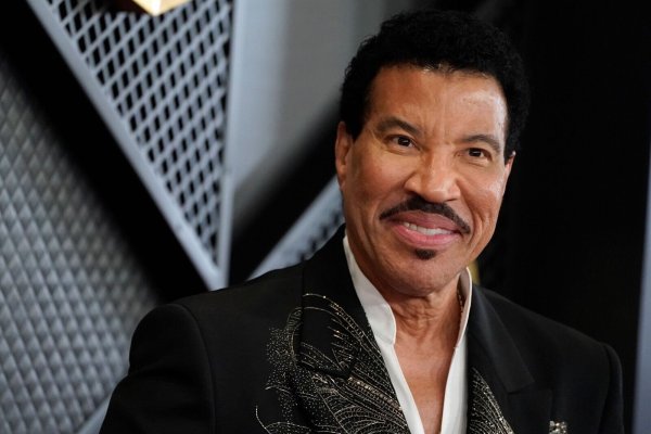 «Madonna sah aus wie Madonna. Prince wie Prince. Und Michael Jackson wie Michael Jackson. Sie waren keine Darsteller, sie waren das, was sie waren», sagt Lionel Richie über die 80er Jahre. - © Jordan Strauss/Invision/AP/dpa